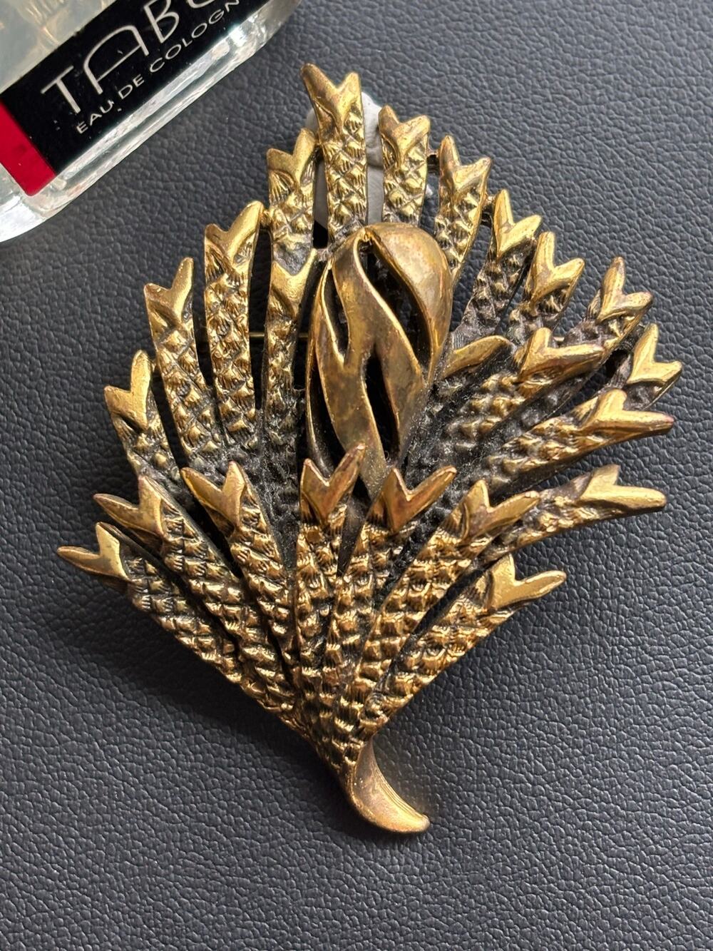 Vintage Big Gold Tone Metal Leaf Wheat Spray Brooch